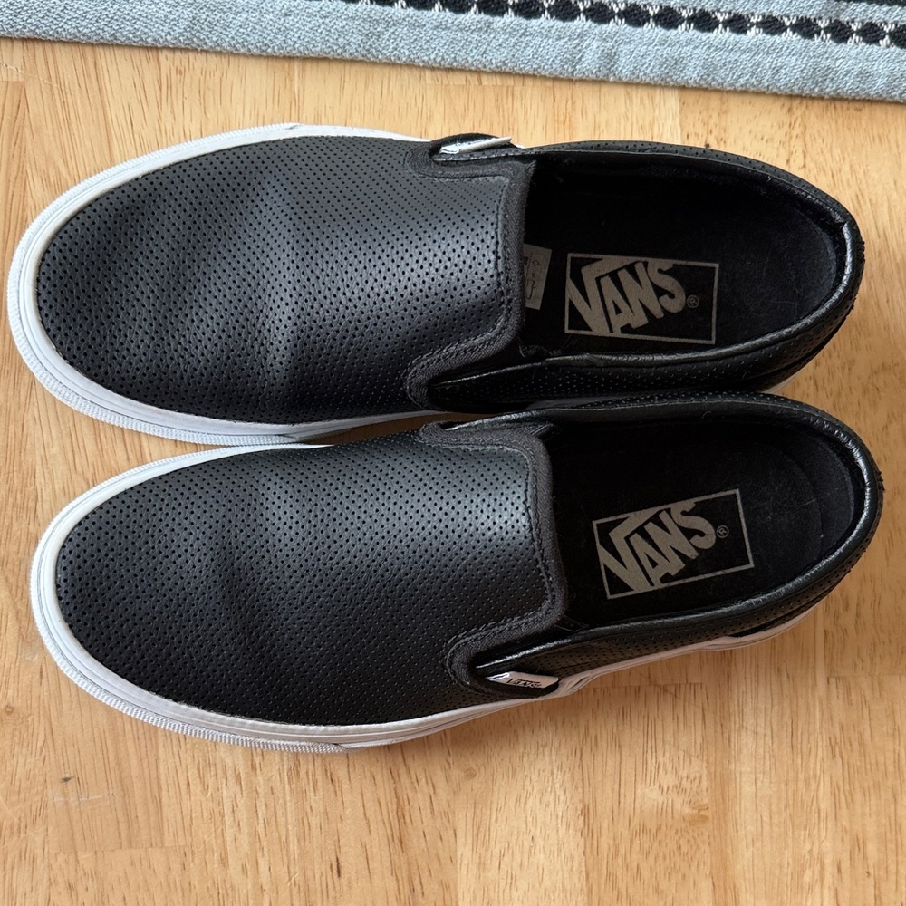 Vans Women’s  Black Slip-On Shoes - Picture 2 of 4